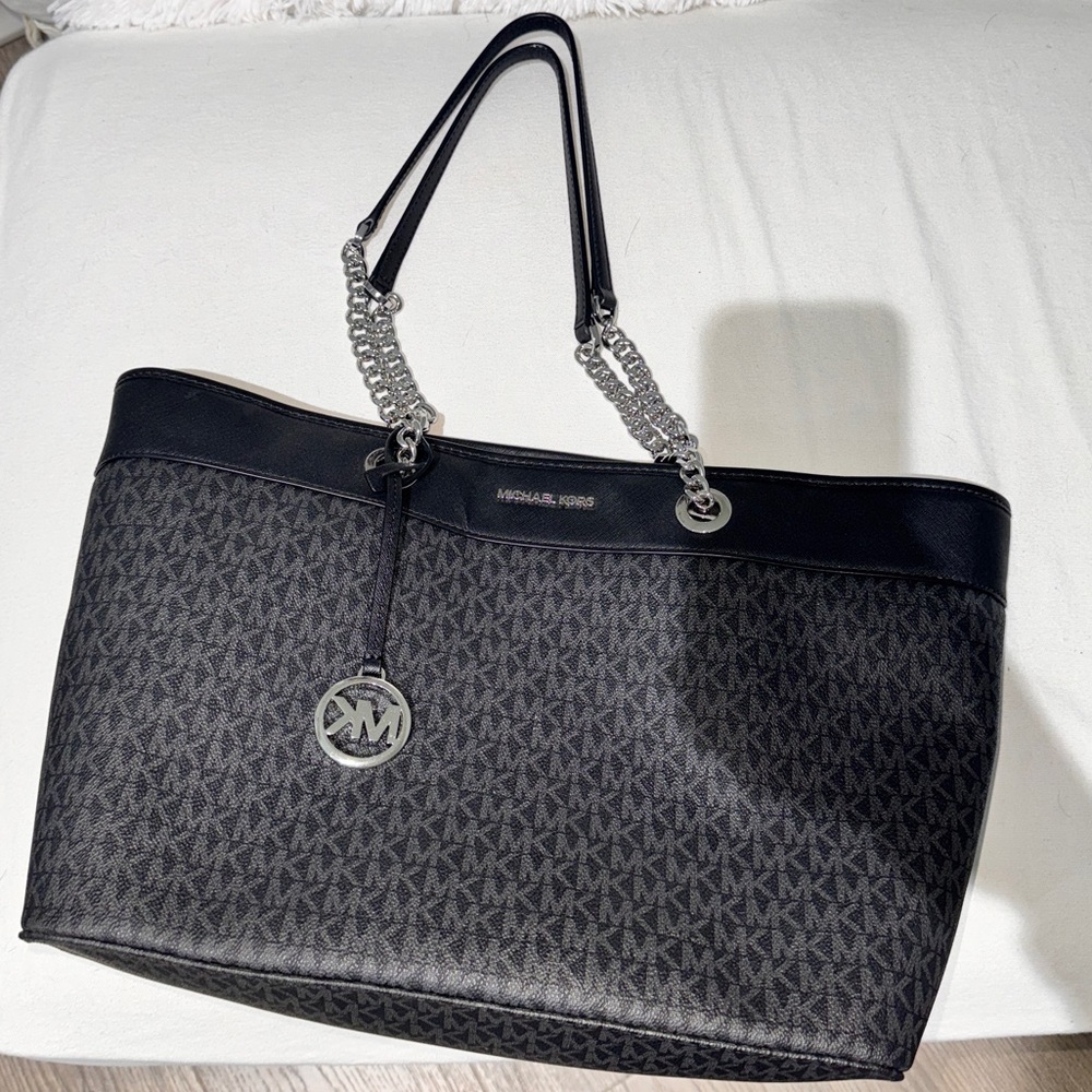 Michael Kors Jet Set Medium Tote